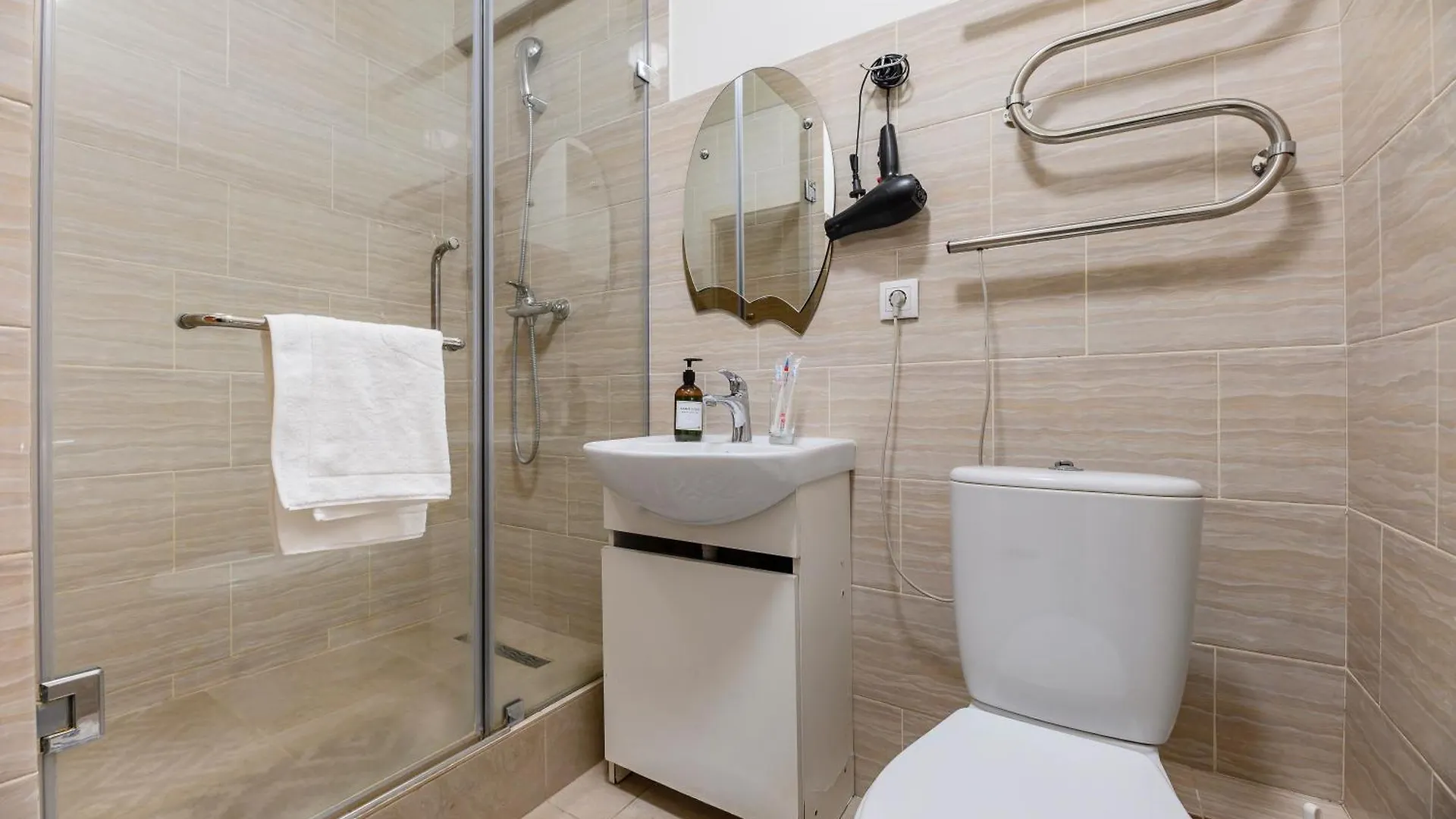 One Bedroom Apartment Near Arbat In The Golden Square Almaty 0*,